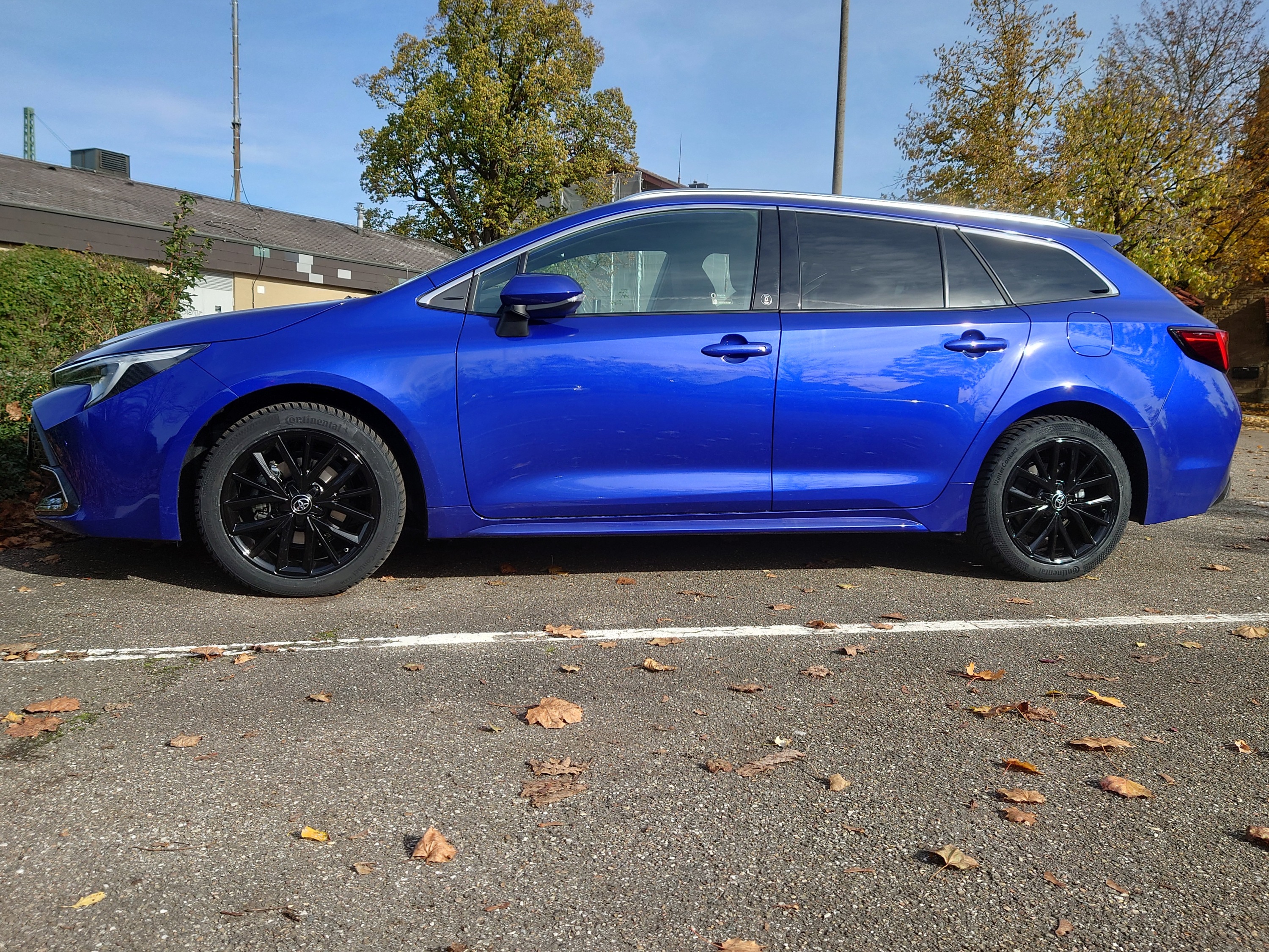 Corolla TS "Juniper Blue + Schwarze Winterfelgen"